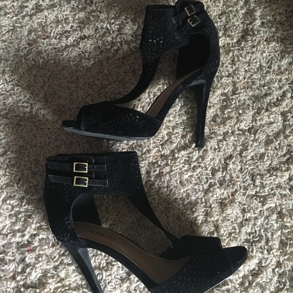 Black T-Strap suede heels - Picture 2 of 3